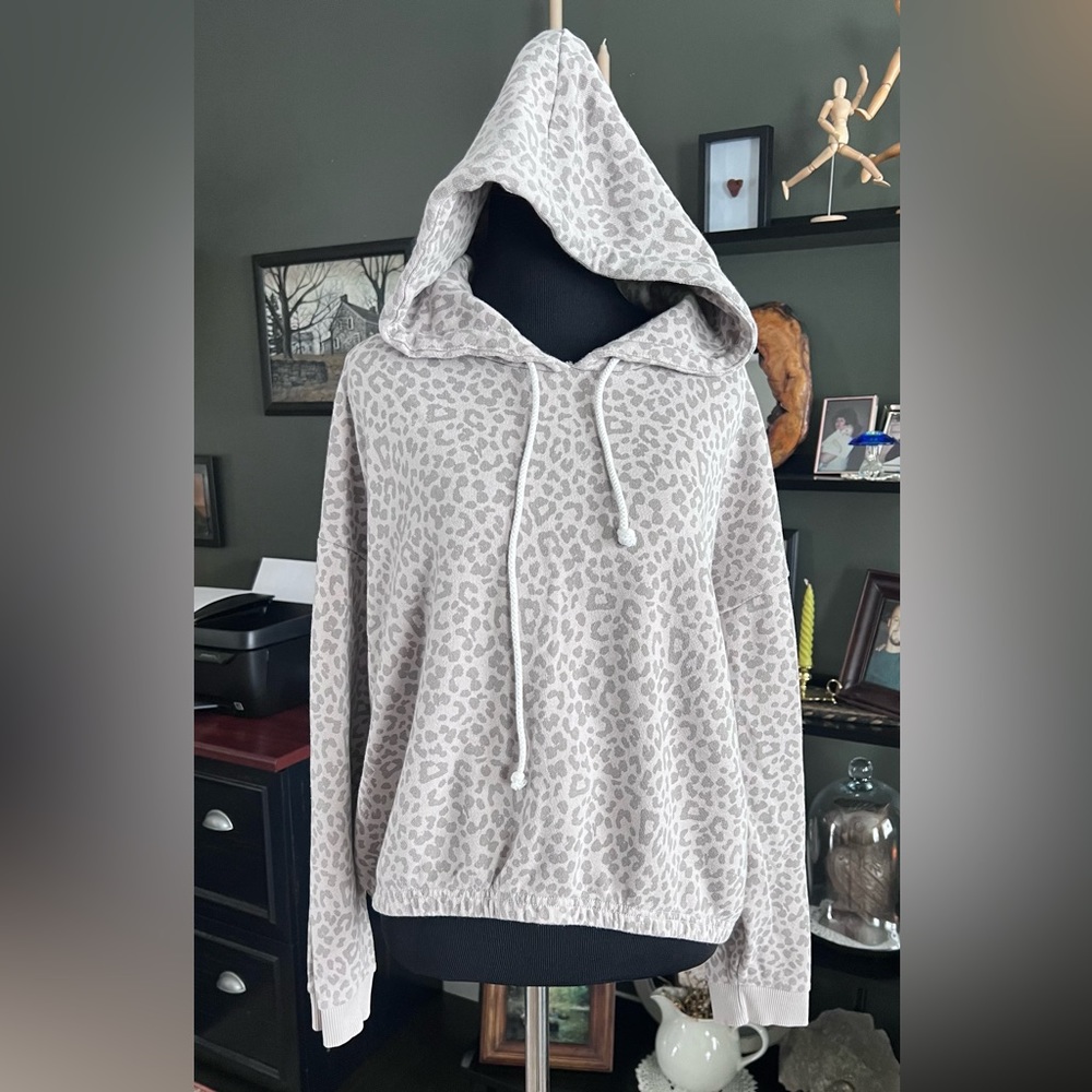 American Eagle crop top leopard print